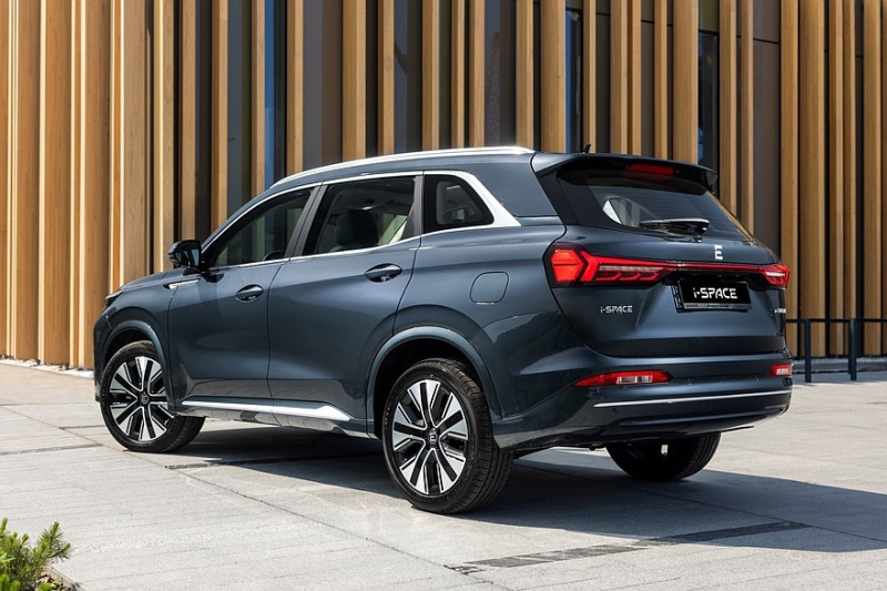 Обновлённый кроссовер Evolute i-Space: оснащение и цены