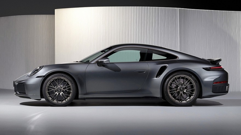 Обновлённый Porsche 911 Turbo S: гибридные 711 л.с., масса 1740 кг и 2,5 с до «сотни»