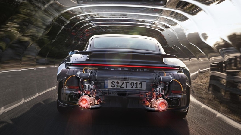 Обновлённый Porsche 911 Turbo S: гибридные 711 л.с., масса 1740 кг и 2,5 с до «сотни»