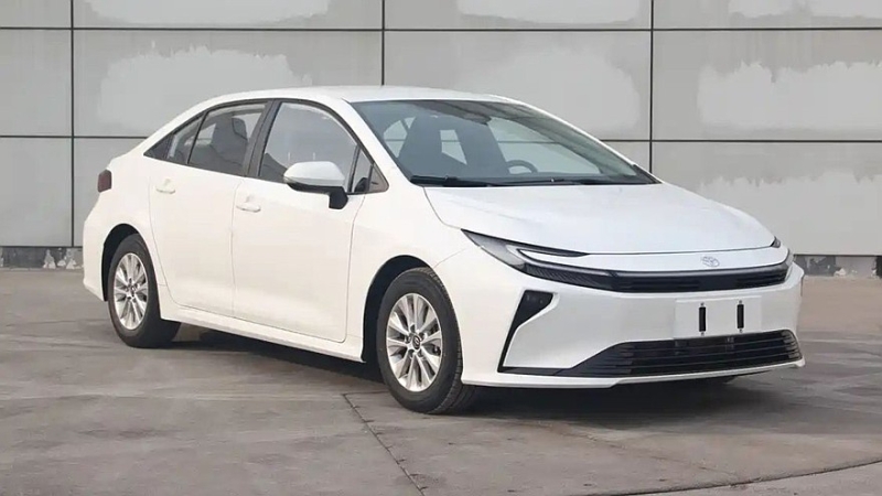 Обновлённый седан Toyota Corolla получил внешность в актуальном фирменном стиле бренда