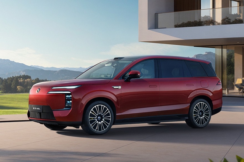 Представлен кроссовер Denza N8L от BYD: младший, но не менее роскошный