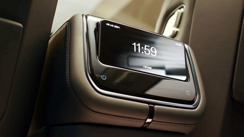 Роскошный гибридный кроссовер Zeekr 9X вышел на рынок: 1400 л.с. и 3,1 с до &laquo;сотни&raquo;