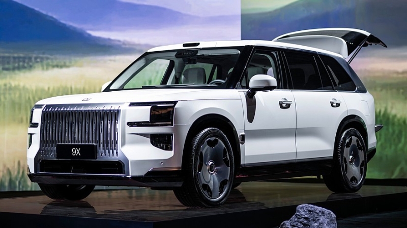 Роскошный гибридный кроссовер Zeekr 9X вышел на рынок: 1400 л.с. и 3,1 с до &laquo;сотни&raquo;