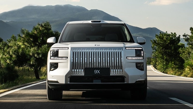 Роскошный гибридный кроссовер Zeekr 9X вышел на рынок: 1400 л.с. и 3,1 с до &laquo;сотни&raquo;