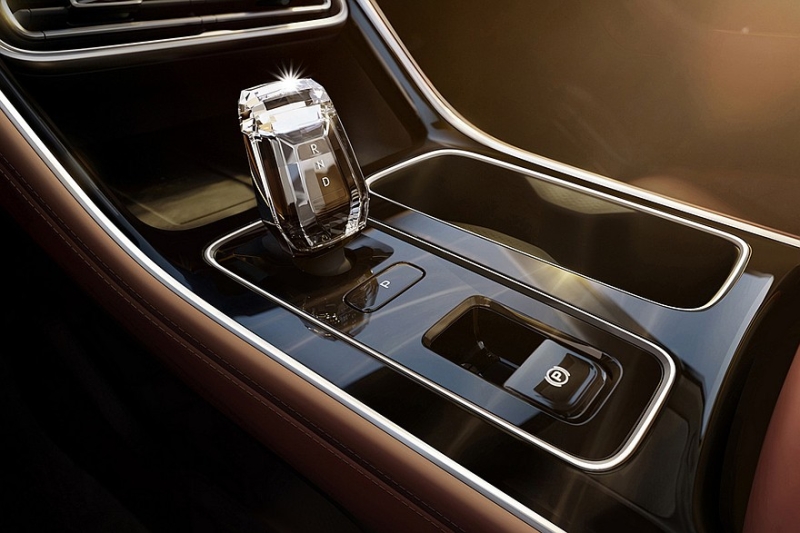 Седан Geely Emgrand нового поколения: показан интерьер