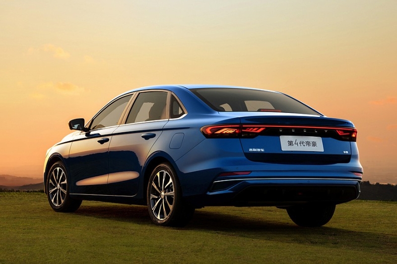 Седан Geely Emgrand нового поколения: показан интерьер