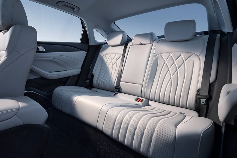 Седан Geely Galaxy Starshine 6 доступен к заказу, на очереди &ndash; родственный новый Emgrand