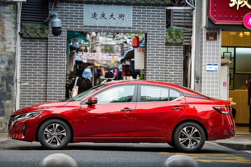 Седан Nissan Sentra в новом дизайне раскрылся досрочно