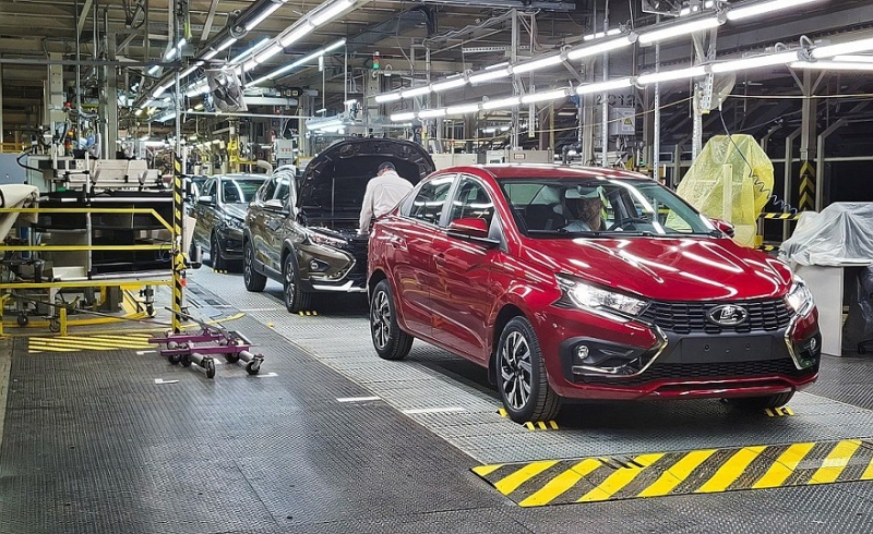 Собранные в Санкт-Петербурге седаны и универсалы Lada Iskra отправили дилерам