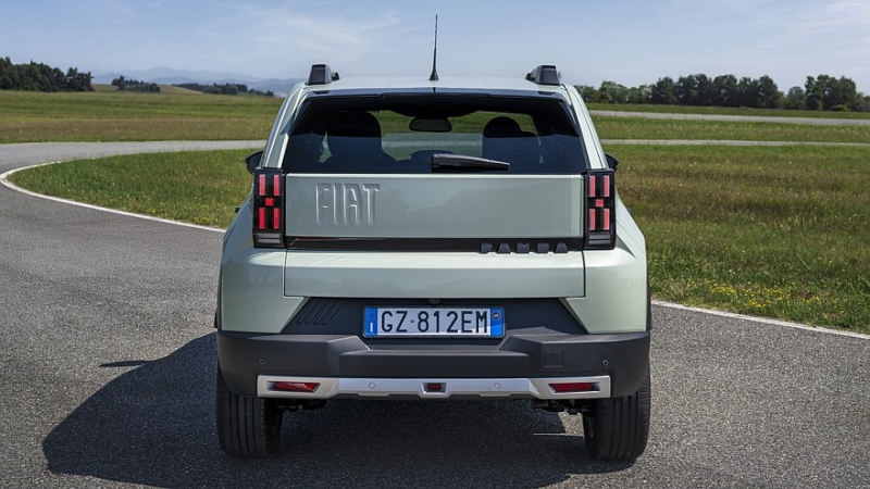 У Fiat Grande Panda появилась новая версия: бензиновый мотор и механическая коробка