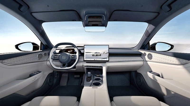 Ещё раз обновлённый Zeekr 001 выходит на рынок: больше мощности, богаче оснащение