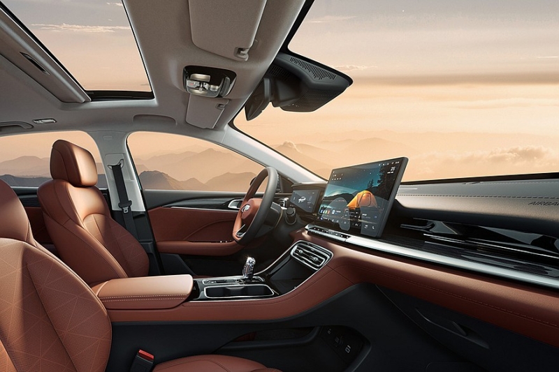 Geely Emgrand нового поколения показали на свежих официальных фото