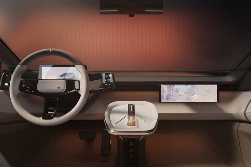 Главные премьеры Toyota: кросс-купе Century и новая Corolla