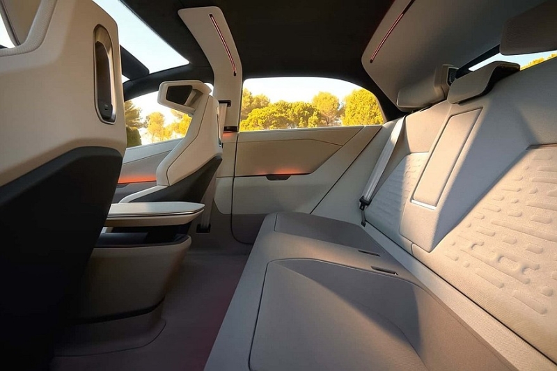 Главные премьеры Toyota: кросс-купе Century и новая Corolla