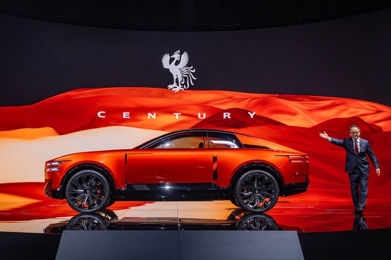 Главные премьеры Toyota: кросс-купе Century и новая Corolla