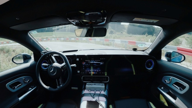 Головной автополигон Mercedes-Benz получил новый центр испытаний светотехники