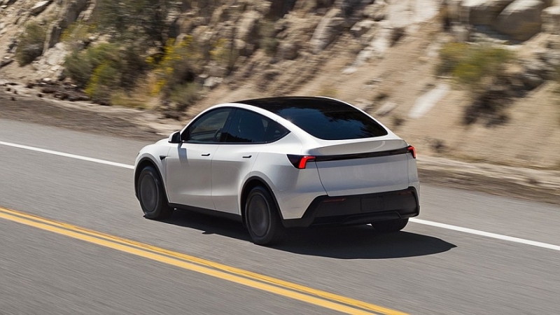 Голые и смешные: Tesla представила &laquo;дешёвые&raquo; Model Y Standard и Model 3 Standard