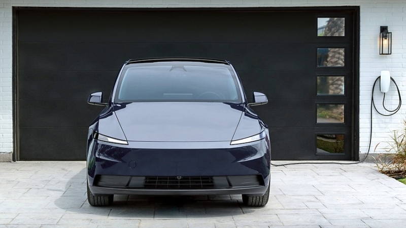 Голые и смешные: Tesla представила &laquo;дешёвые&raquo; Model Y Standard и Model 3 Standard