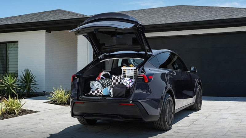 Голые и смешные: Tesla представила &laquo;дешёвые&raquo; Model Y Standard и Model 3 Standard