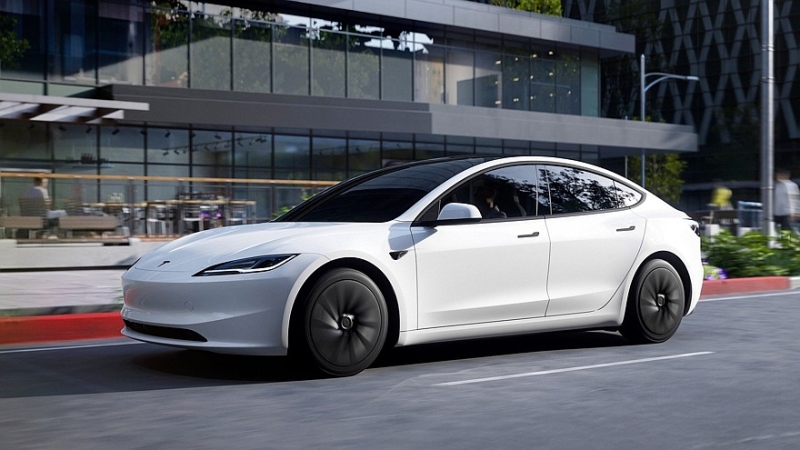 Голые и смешные: Tesla представила &laquo;дешёвые&raquo; Model Y Standard и Model 3 Standard