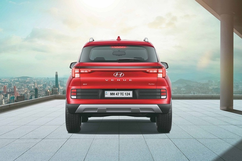 Кроссовер Hyundai Venue сменил поколение: брутальнее и богаче, всё так же бензин или дизель