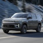 Обновлённый Jeep Grand Wagoneer: без хрома, без V8, но с мощной гибридной версией