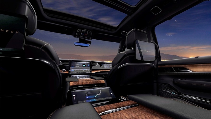 Обновлённый Jeep Grand Wagoneer: без хрома, без V8, но с мощной гибридной версией