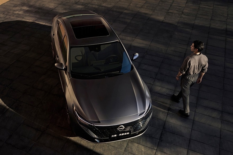 Седан Nissan Teana показал свой новый интерьер