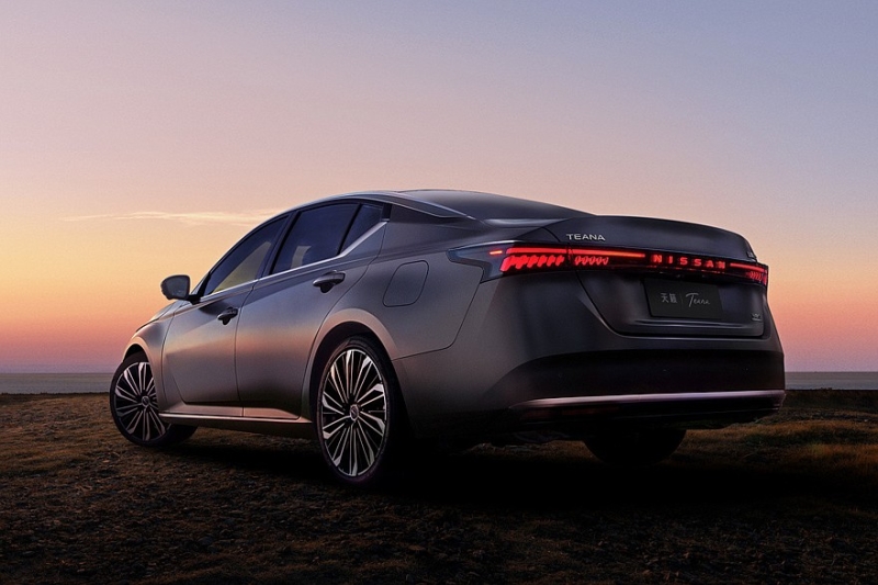 Седан Nissan Teana показал свой новый интерьер