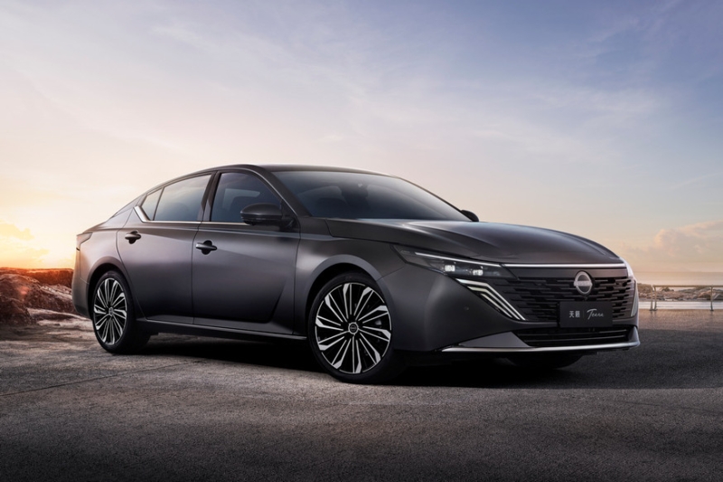 Седан Nissan Teana показал свой новый интерьер