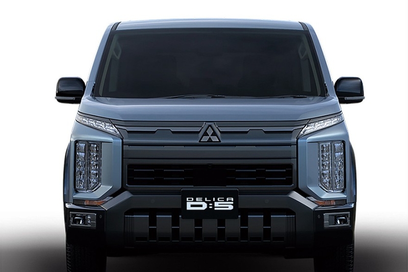 Внедорожный минивэн Mitsubishi Delica: очередной рестайлинг вместо нового поколения