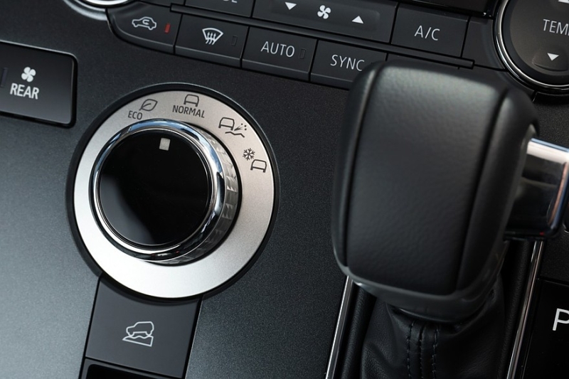 Внедорожный минивэн Mitsubishi Delica: очередной рестайлинг вместо нового поколения