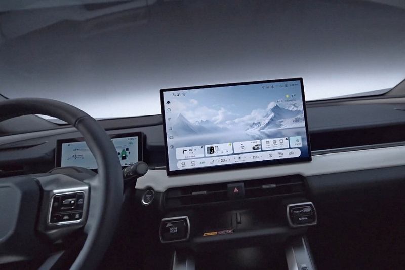 Ещё один новый Toyota RAV4: более крупный планшет и чисто бензиновая версия