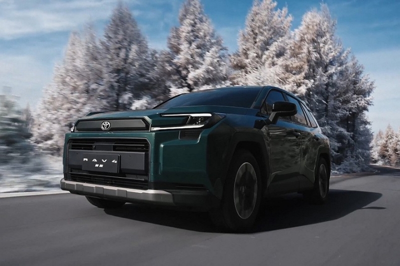 Ещё один новый Toyota RAV4: более крупный планшет и чисто бензиновая версия