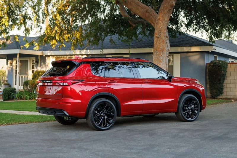 Не заморачивались: представлен Nissan Rogue PHEV, он же чуть переделанный Mitsubishi Outlander