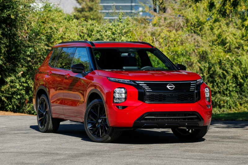 Не заморачивались: представлен Nissan Rogue PHEV, он же чуть переделанный Mitsubishi Outlander