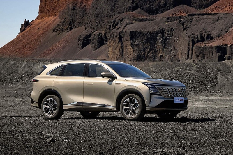Новый Changan CS75 Plus готов к старту продаж в России: два мотора, есть полный привод