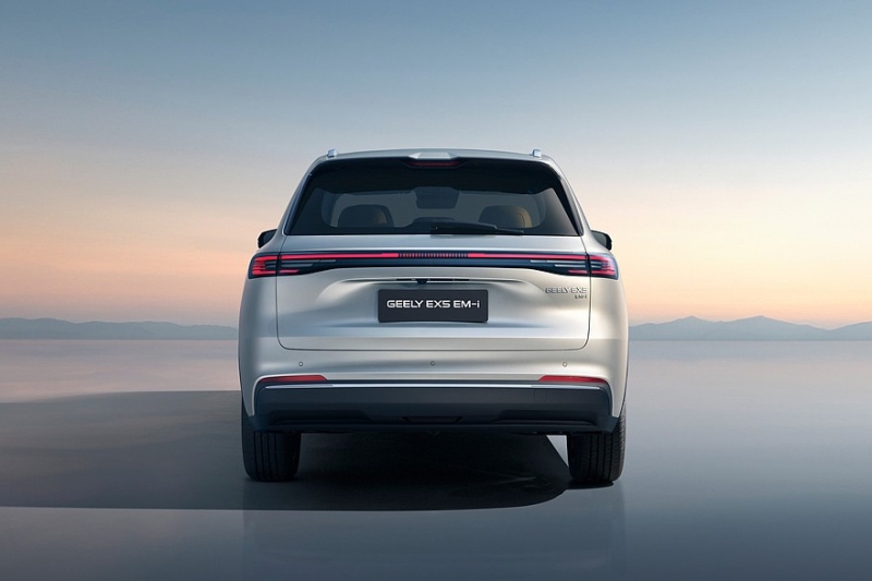 Новый кроссовер Geely EX5 EM-i в России: ожидаемо дешевле родственного EX5