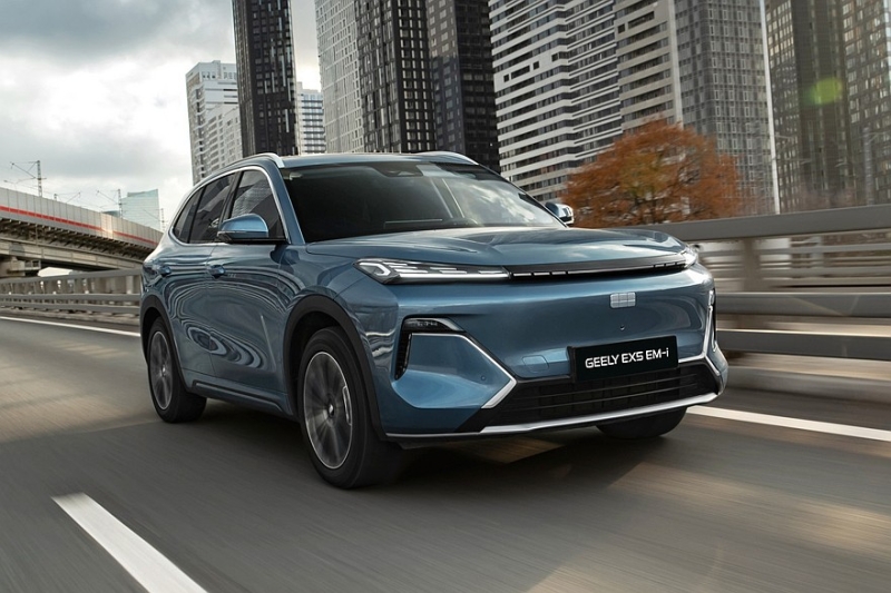 Новый кроссовер Geely EX5 EM-i в России: ожидаемо дешевле родственного EX5
