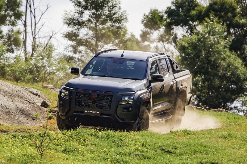 Новый пикап Nissan Navara на базе Mitsubishi L200: топовый дизель и только полный привод