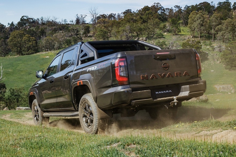 Новый пикап Nissan Navara на базе Mitsubishi L200: топовый дизель и только полный привод
