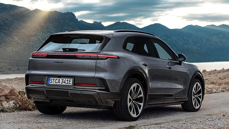 Porsche Cayenne Electric сбросил маску: две версии, до 1156 л.с. и беспроводная зарядка