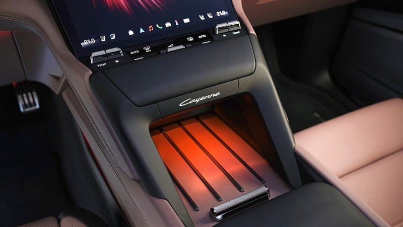 Porsche Cayenne Electric сбросил маску: две версии, до 1156 л.с. и беспроводная зарядка