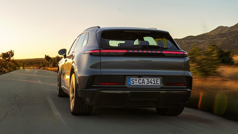 Porsche Cayenne Electric сбросил маску: две версии, до 1156 л.с. и беспроводная зарядка