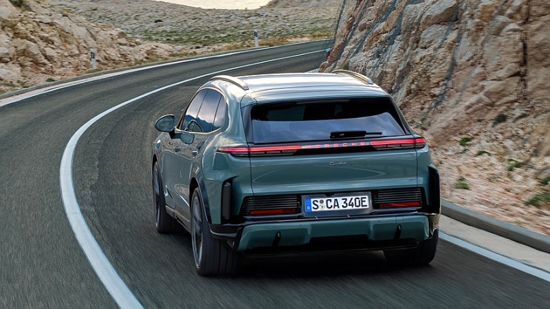 Porsche Cayenne Electric сбросил маску: две версии, до 1156 л.с. и беспроводная зарядка