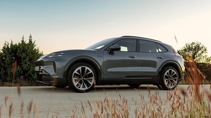 Porsche Cayenne Electric сбросил маску: две версии, до 1156 л.с. и беспроводная зарядка