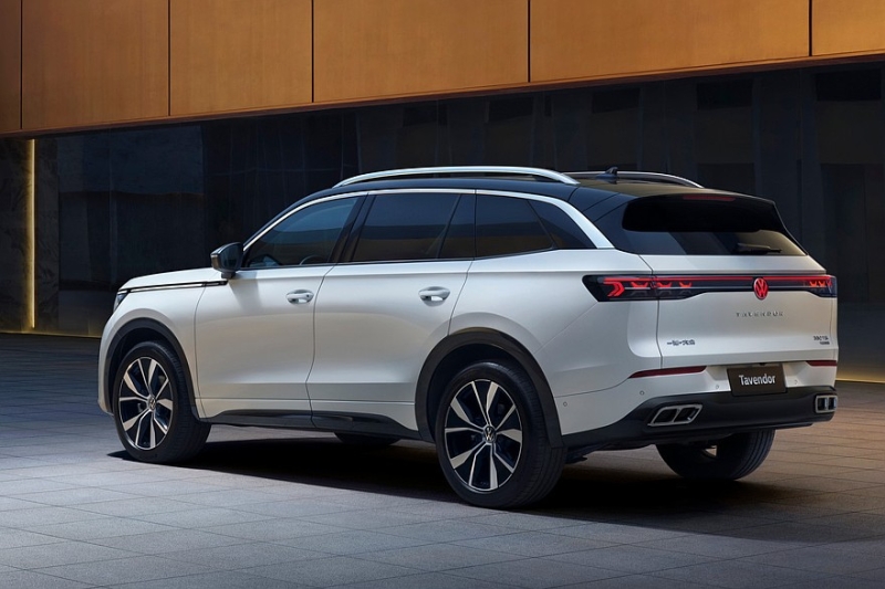 Рестайлинг принёс большому кроссоверу Volkswagen Tavendor новый салон