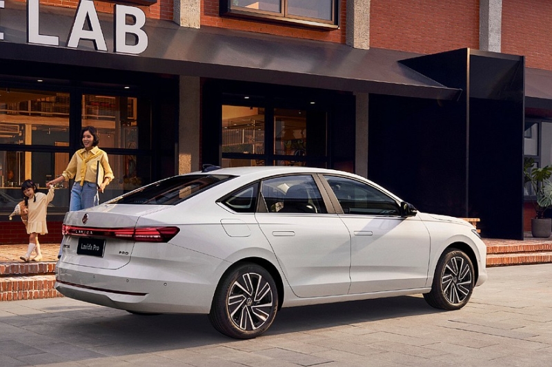 Седан Volkswagen Lavida Pro, аналог Jetta: два варианта дизайна, два мотора и скидки