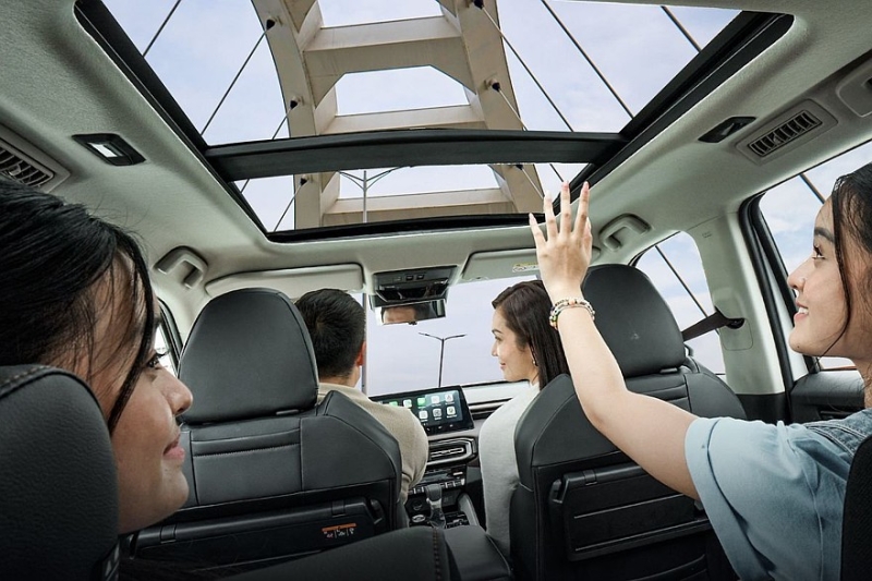 Семиместный кроссовер Mitsubishi Destinator: теперь и леворульная версия