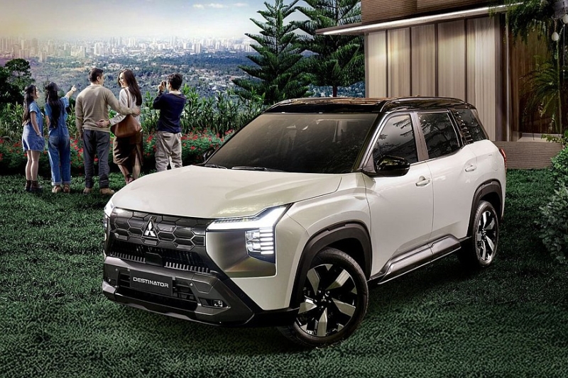 Семиместный кроссовер Mitsubishi Destinator: теперь и леворульная версия